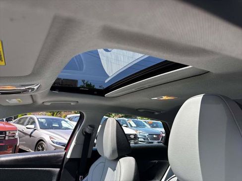 Used 2025 Hyundai Elantra Limited w/ Cargo Package FWD image 19