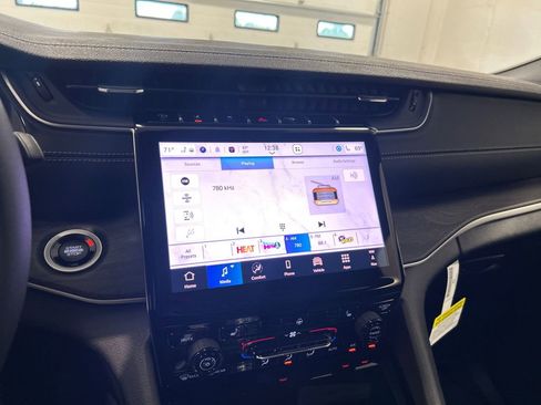 New 2025 Jeep Grand Cherokee Limited image 22