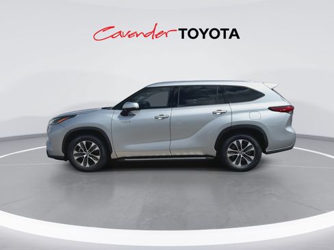 Used 2021 Toyota Highlander XLE FWD image 5