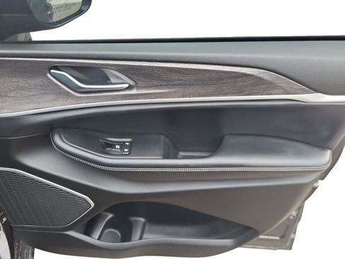 Used 2022 Jeep Grand Cherokee L Limited image 15