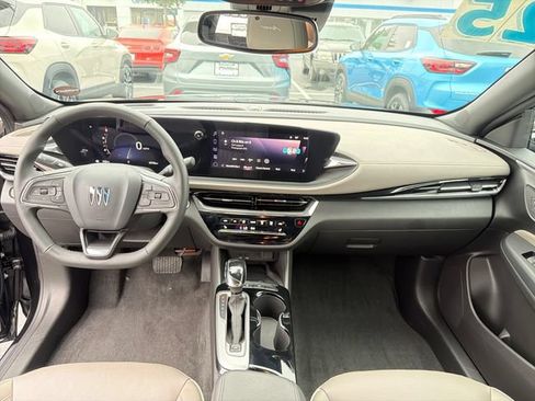 Certified 2025 Buick Envista Preferred FWD image 13