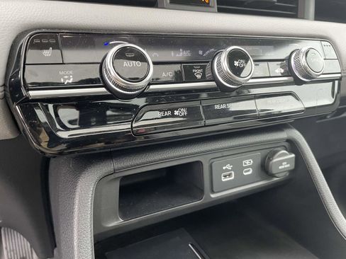 Certified 2025 Honda Pilot Touring image 19