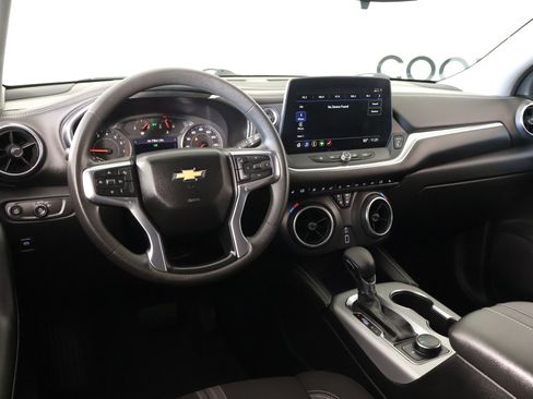 Used 2025 Chevrolet Blazer LT FWD image 2
