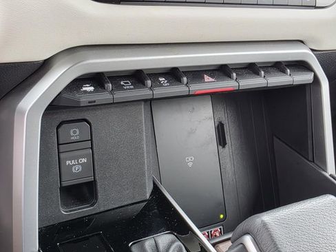 Used 2025 Toyota Sequoia Capstone AWD/4WD image 30