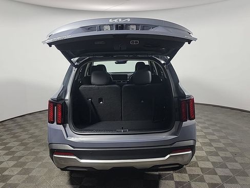 Used 2025 Kia Sorento EX w/ Panoramic Sunroof Package image 9