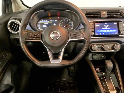Used 2025 Nissan Versa SV FWD image 5