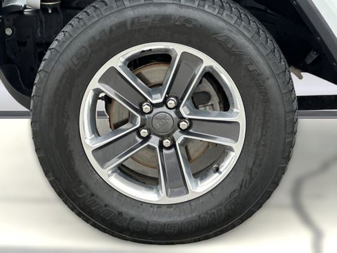 Used 2019 Jeep Wrangler Unlimited Sahara w/ Safety Group image 10