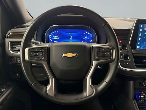 Used 2023 Chevrolet Suburban Premier image 18