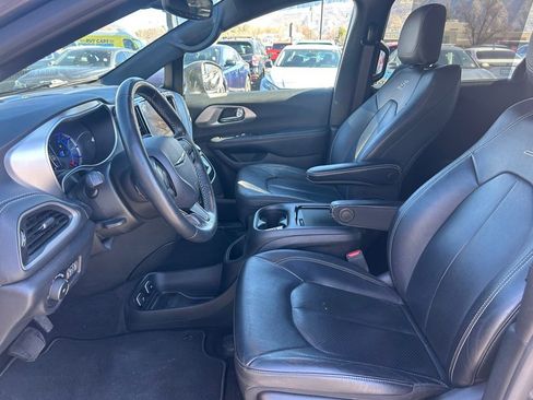 Used 2021 Chrysler Pacifica Touring-L w/ S Appearance Package image 25