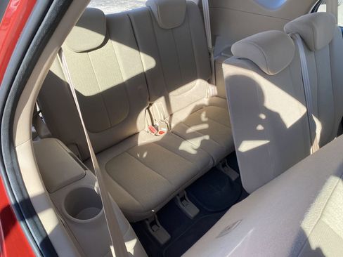 Used 2008 Kia Rondo LX w/ Convenience Pkg image 6