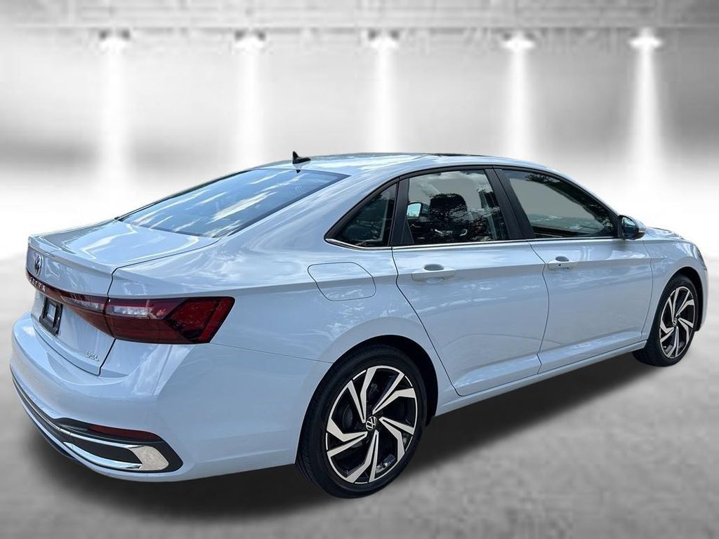 Certified 2025 Volkswagen Jetta SEL FWD image 10