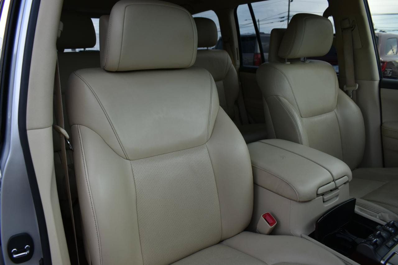 Used 2013 Lexus LX 570 4WD w/ Luxury Pkg image 32