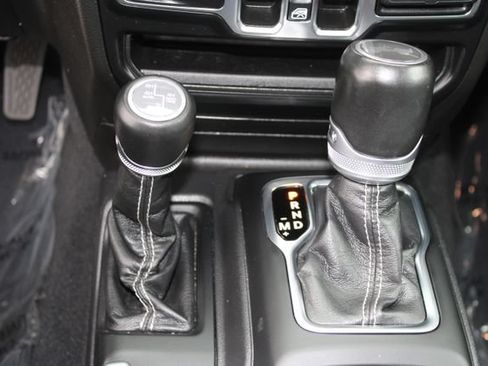 Used 2022 Jeep Wrangler Unlimited Sahara w/ Cold Weather Group AWD/4WD image 13