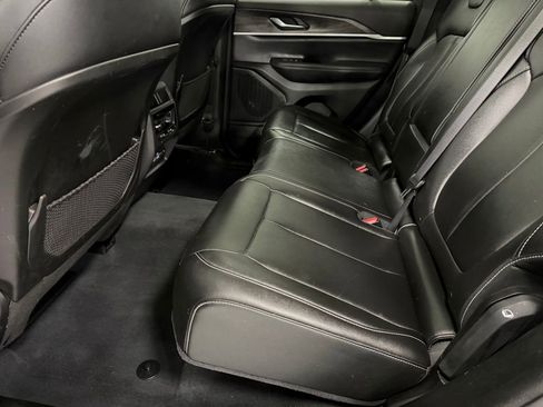 Used 2023 Jeep Grand Cherokee Limited image 20