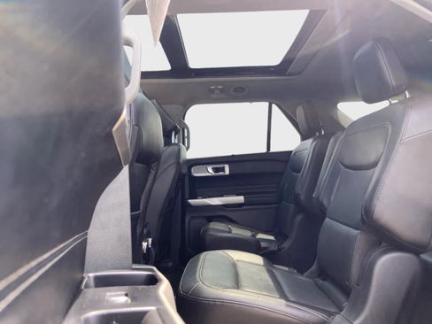 Used 2022 Ford Explorer Limited w/ Equipment Group 301A AWD/4WD image 15