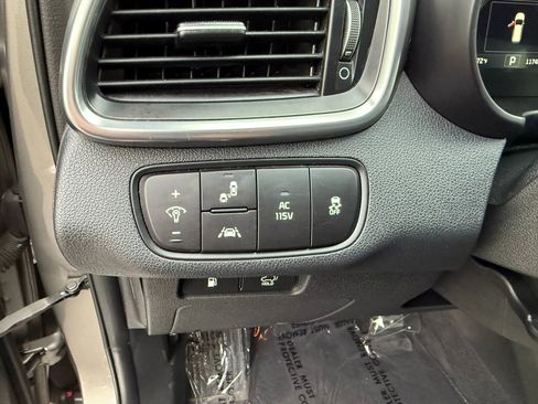 Used 2017 Kia Sorento SX image 46