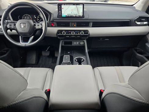 Used 2025 Honda Pilot Touring image 16