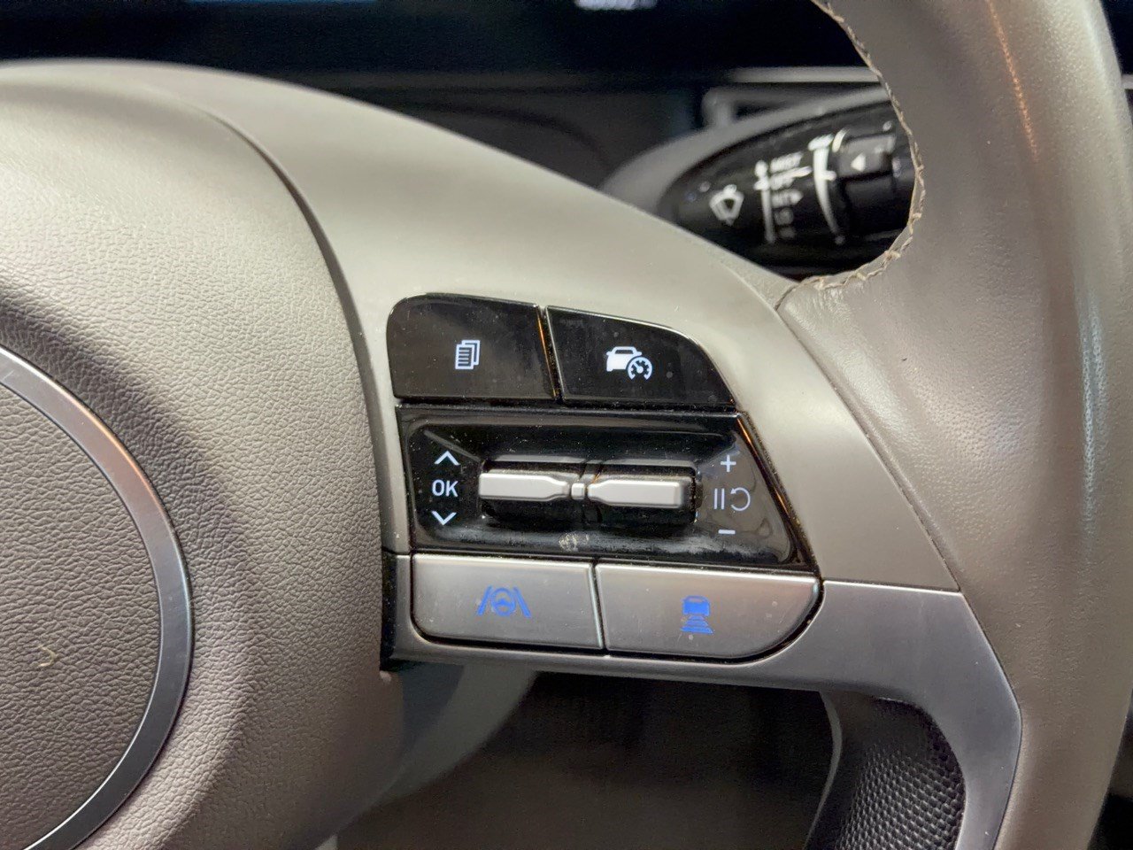 Used 2025 Hyundai Elantra SEL FWD image 19