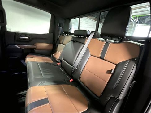 Used 2019 Chevrolet Silverado 1500 High Country w/ Technology Package AWD/4WD image 33