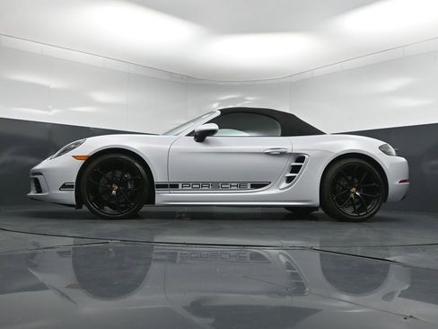 Used 2024 Porsche 718 Boxster RWD image 24