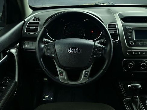 Used 2015 Kia Sorento LX image 3