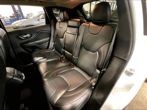 Used 2016 Jeep Cherokee Limited image 26