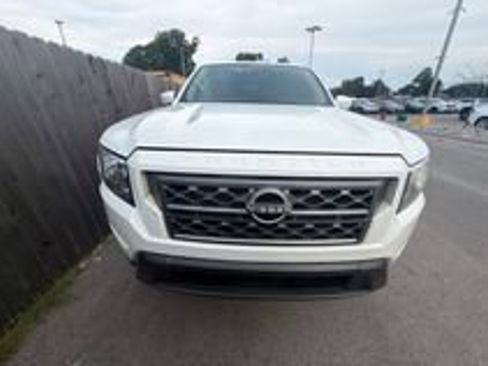 Used 2022 Nissan Frontier SV AWD/4WD image 2