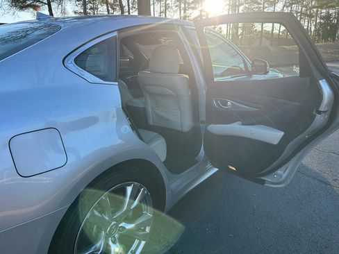 Used 2016 INFINITI Q70 3.7 w/ Sport Package image 15