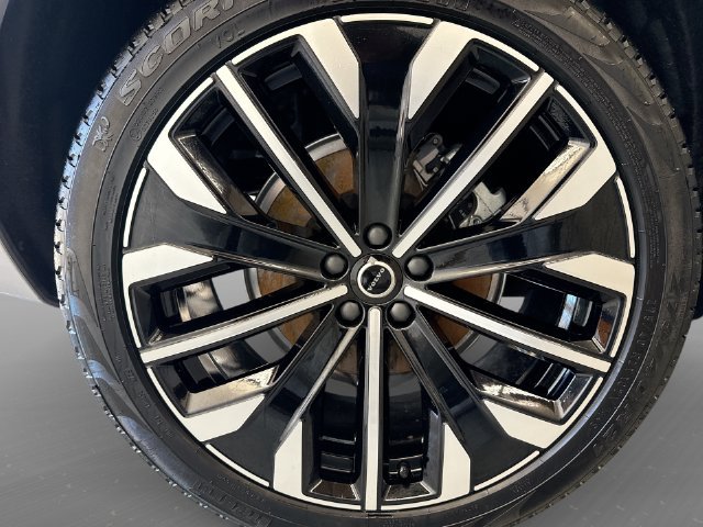 Certified 2025 Volvo XC90 B6 Ultra AWD/4WD image 24
