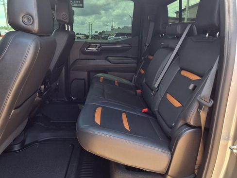 Used 2024 GMC Sierra 1500 AT4 w/ AT4 Premium Package AWD/4WD image 10