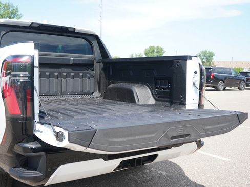 Used 2025 GMC Sierra EV Denali AWD/4WD image 17