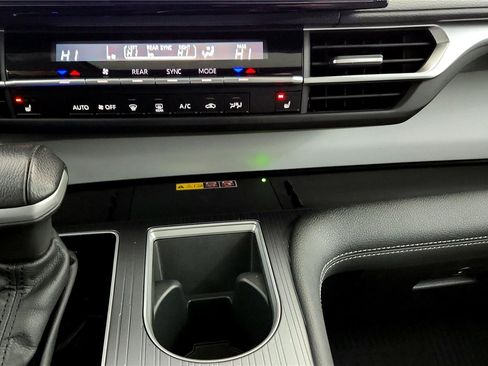 Used 2025 Toyota Sienna XLE w/ XLE Plus Package image 33