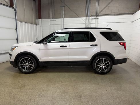 Used 2018 Ford Explorer Sport w/ Equipment Group 401A image 5