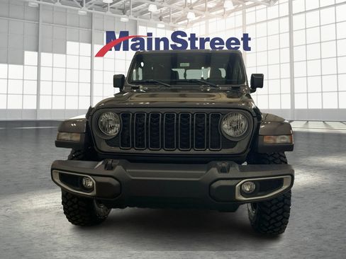 Used 2025 Jeep Gladiator Sport image 8