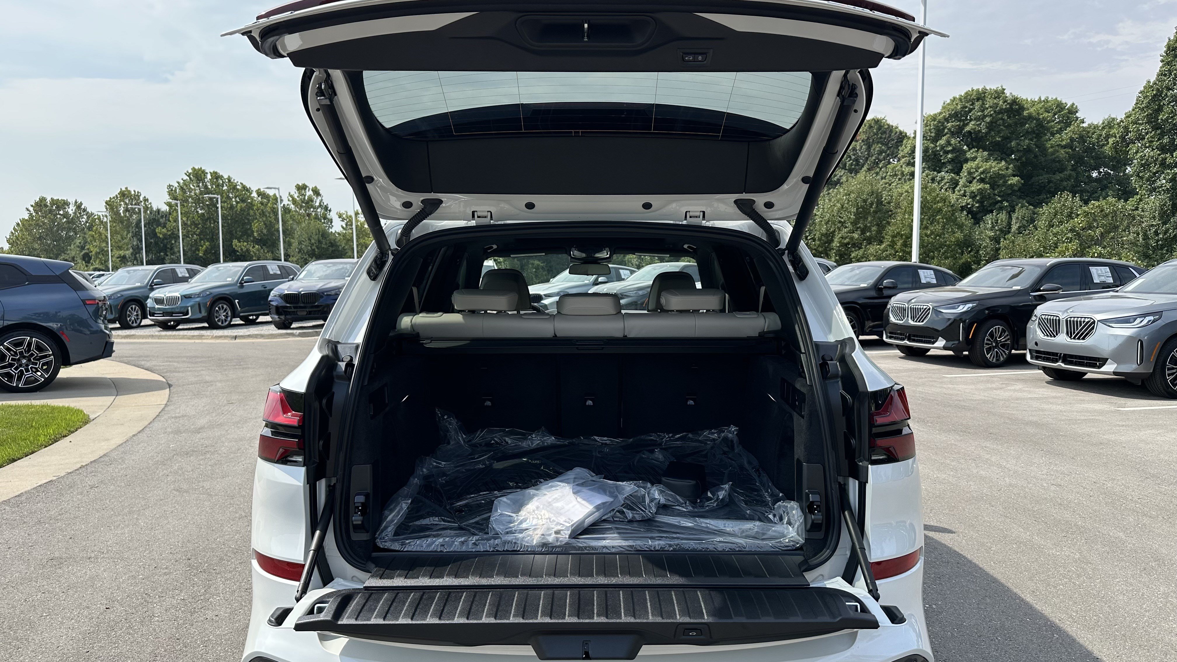 Used 2026 BMW X5 M60i w/ Executive Package AWD/4WD image 30