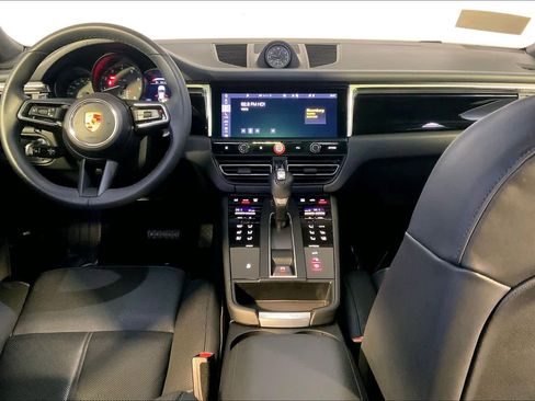 Used 2025 Porsche Macan image 14