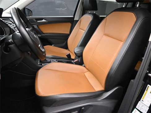 Used 2018 Volkswagen Tiguan SEL image 2
