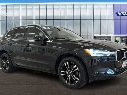 Used 2019 Volvo XC60 T5 Momentum w/ Premium Package
