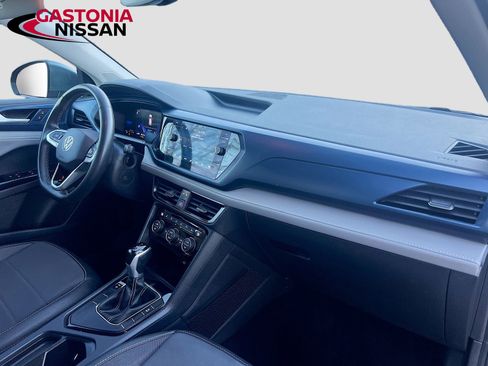 Used 2024 Volkswagen Taos SE image 37