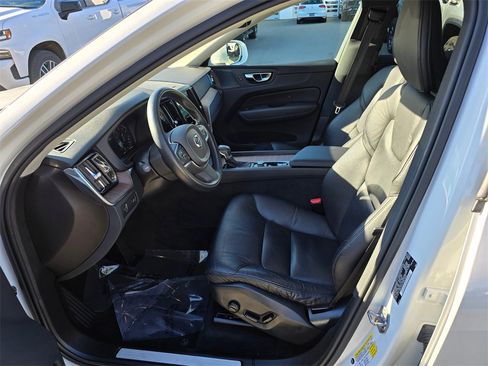 Used 2021 Volvo XC60 T5 Momentum w/ Advanced Package image 54