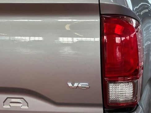 Used 2017 Toyota Tacoma TRD Sport image 31