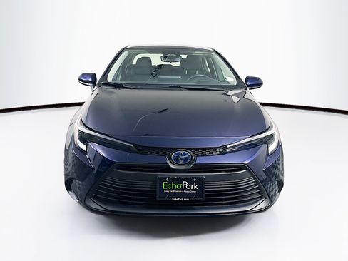 Used 2025 Toyota Corolla LE w/ Carpet Mat Package (TMS) FWD image 2