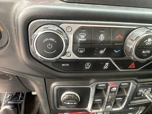 Used 2021 Jeep Gladiator Rubicon w/ Cold Weather Group AWD/4WD image 23