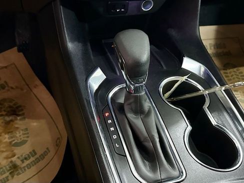 Used 2023 Chevrolet Traverse LT image 17