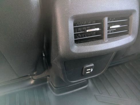 Used 2022 Chevrolet Equinox LT image 29