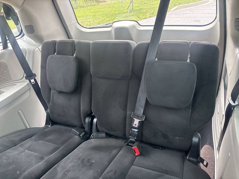 Used 2016 Dodge Grand Caravan American Value Package FWD image 15
