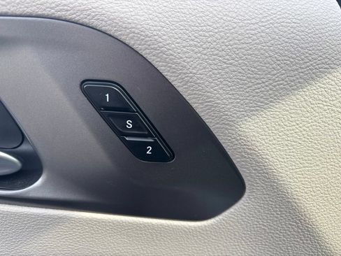 Used 2024 Chrysler Pacifica Touring-L FWD image 21