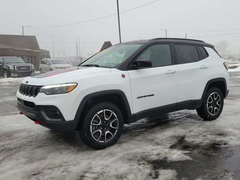 Used 2024 Jeep Compass Trailhawk w/ Trailhawk Elite Group image 2