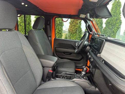 Used 2025 Jeep Wrangler Unlimited Sahara w/ Safety Group AWD/4WD image 30