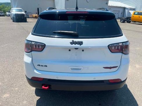 Used 2025 Jeep Compass Trailhawk AWD/4WD image 4